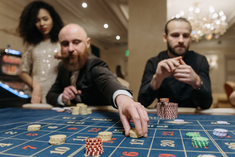 From Neon Lights to Digital Thrills: The Journey of Online Casinos